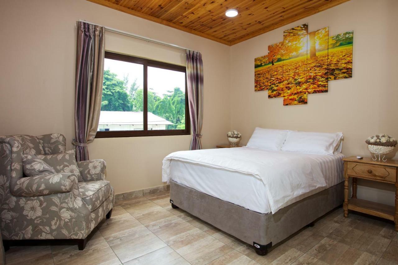 Stone Self Catering * Grand Anse (Praslin)